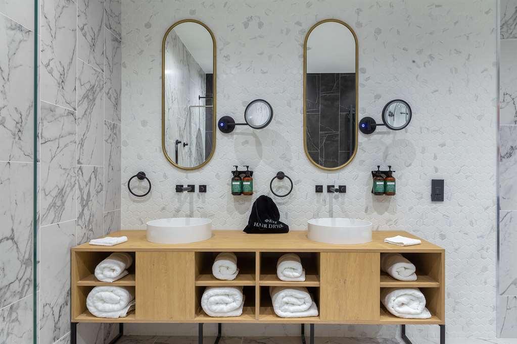 Hotel The Basilian Minsk, Curio Collection By Hilton Extérieur photo