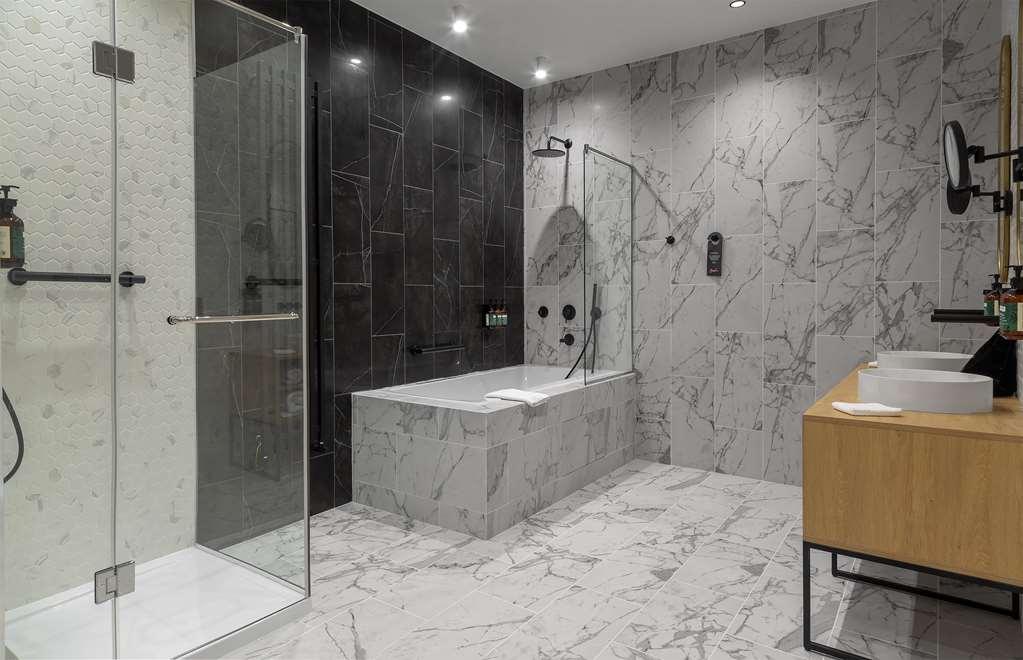 Hotel The Basilian Minsk, Curio Collection By Hilton Extérieur photo