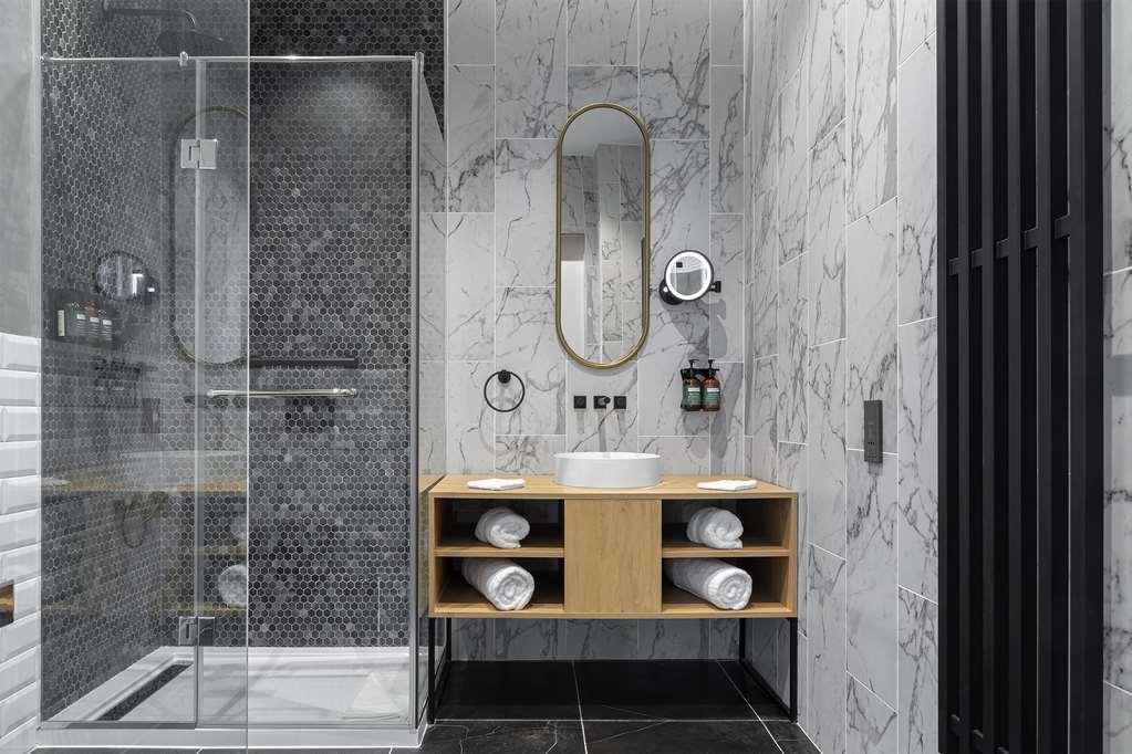 Hotel The Basilian Minsk, Curio Collection By Hilton Extérieur photo