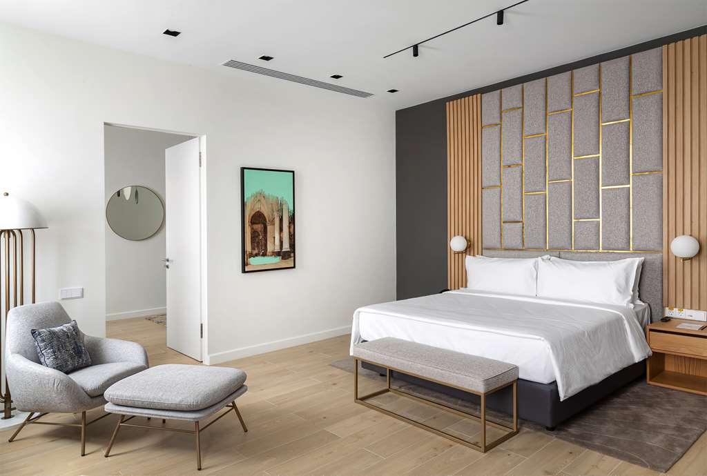 Hotel The Basilian Minsk, Curio Collection By Hilton Chambre photo