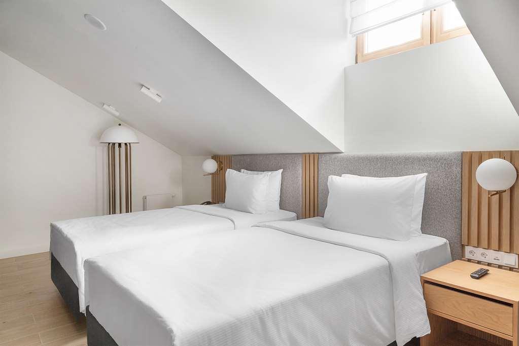 Hotel The Basilian Minsk, Curio Collection By Hilton Chambre photo