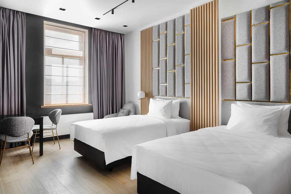 Hotel The Basilian Minsk, Curio Collection By Hilton Chambre photo