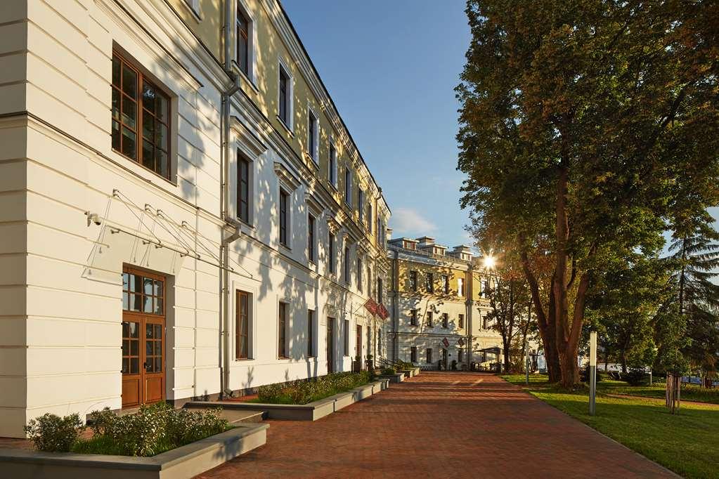 Hotel The Basilian Minsk, Curio Collection By Hilton Extérieur photo