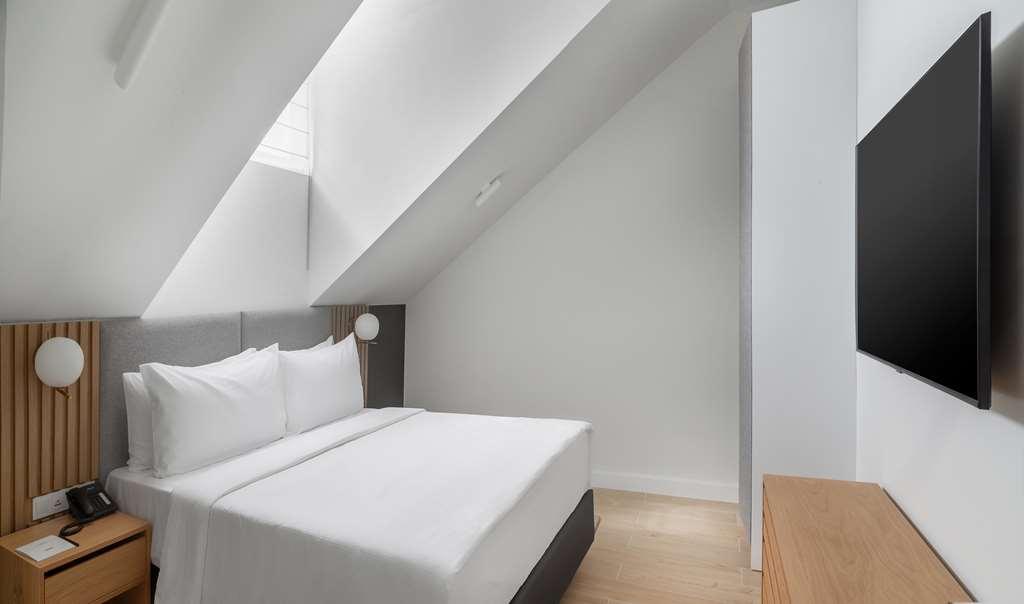 Hotel The Basilian Minsk, Curio Collection By Hilton Chambre photo